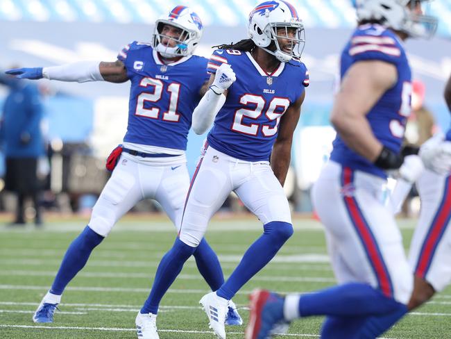 Jordan Poyer #21 of the Buffalo Bills celebrates with teammates.