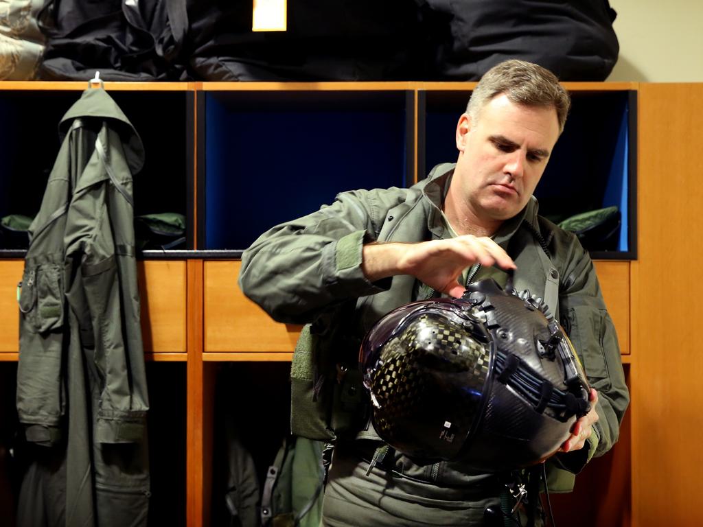 Next Gen Aussie fighter pilots in high-tech “Iron Man” helmets | The ...