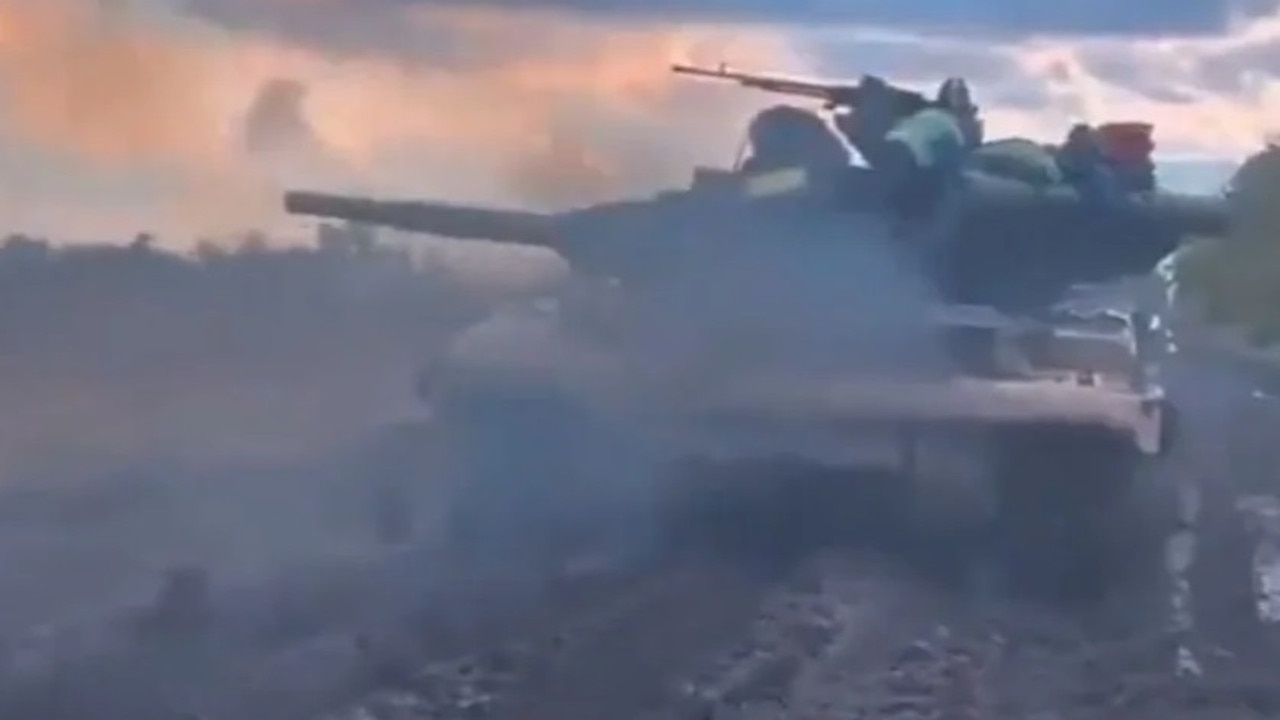 Dramatic video shows Ukrainian tanks racing towards Kherson city. Picture: Twitter