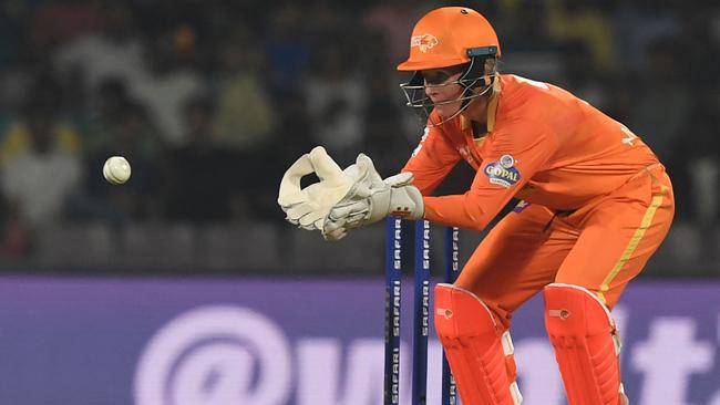 Gujarat Giants' Beth Mooney tries to catch a ball during the 2023 Women's Premier League (WPL) Twenty20 cricket match between Gujarat Giants and Mumbai Indians at the DY Patil Stadium in Navi Mumbai on March 4, 2023. (Photo by INDRANIL MUKHERJEE / AFP) / ----IMAGE RESTRICTED TO EDITORIAL USE – STRICTLY NO COMMERCIAL USE-----