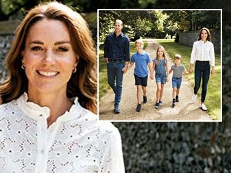 An undated handout photo issued by Kensington Palace on December 13, 2022 shows (L-R) Britain's Prince William, Prince of Wales, Britain's Prince George of Wales, Britain's Princess Charlotte of Wales, Britain's Prince Louis of Wales, and Britain's Catherine, Princess of Wales, in Norfolk. - The photograph, taken earlier this year, has been chosen for their 2022 Christmas card. (Photo by Matt Porteous / KENSINGTON PALACE / AFP) / RESTRICTED TO EDITORIAL USE - MANDATORY CREDIT "AFP PHOTO / KENSINGTON PALACE / MATT PORTEOUS" - NO MARKETING NO ADVERTISING CAMPAIGNS - DISTRIBUTED AS A SERVICE TO CLIENTS - NO USE FOR SOUVENIRS, MEMORABILIA OR ANYTHING SIMILAR - NO SALES - NO DIGITAL ENHANCEMENT, MANIPULATION OR MODIFICATION - ALL INDIVIDUALS MUST BE INCLUDED WHEN PUBLISHED - NOT TO BE USED AFTER DECEMBER 31, 2022 WITHOUT PRIOR PERMISSION FROM KENSINGTON PALACE /