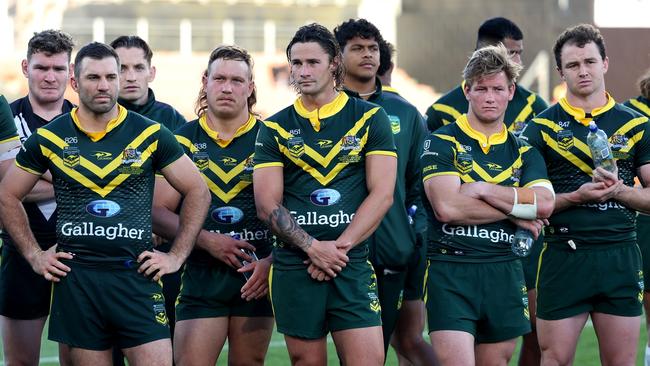 HAMILTON, NEW ZEALAND - NOVEMBER 04: The Australian Kangaroos look dejected following the Men's Pacific Championship Final match between Australia Kangaroos and New Zealand Kiwis at Waikato Stadium on November 04, 2023 in Hamilton, New Zealand. (Photo by Phil Walter/Getty Images)