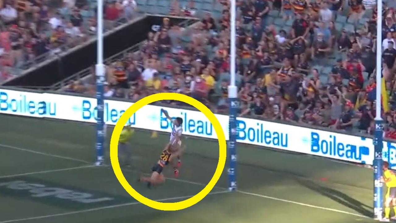 Heath Chapman sealed Fremantle's win over Adelaide with this game-saving play.