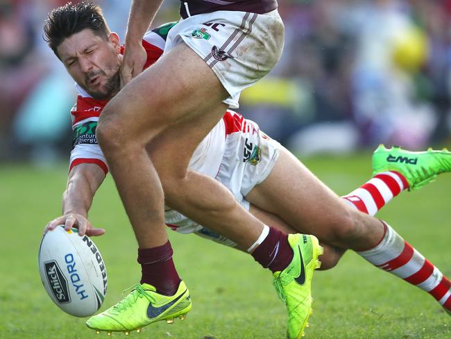 Gareth Widdop scores an amazing try against Manly around Tom Trbojevic’s legs. Picture: Getty Images