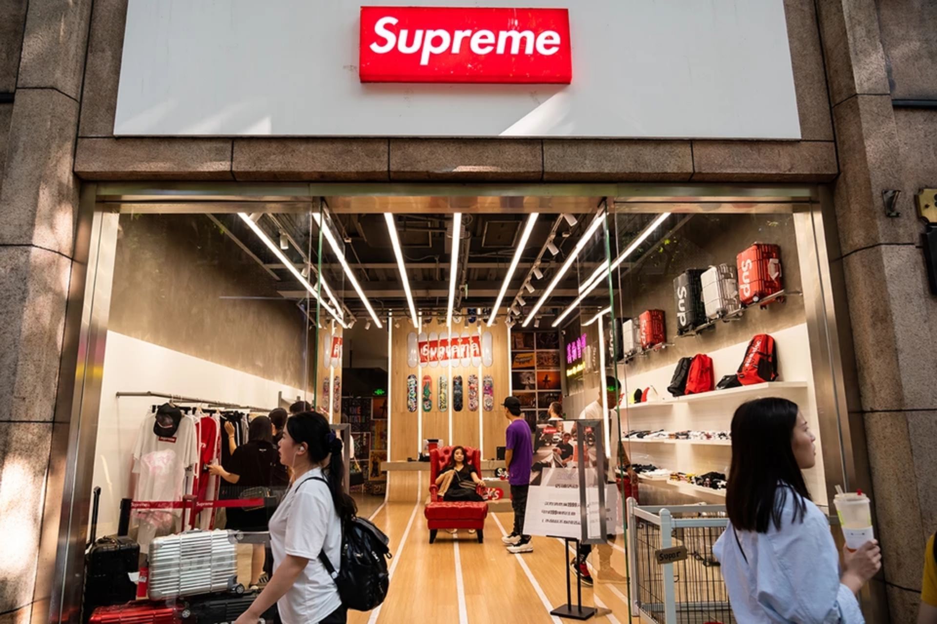 Supreme sales fake store