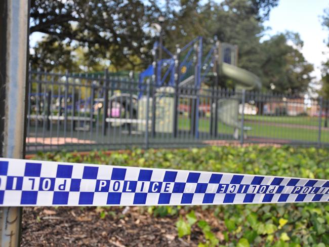 Police investigating the suspected homicide of a man at Russell Square in Perth's CBD. Thursday, Aug. 27, 2015. A man who died in hospital after being found unconscious at a park in Northbridge could have been murdered. (AAP Image/Sarah Motherwell) NO ARCHIVING