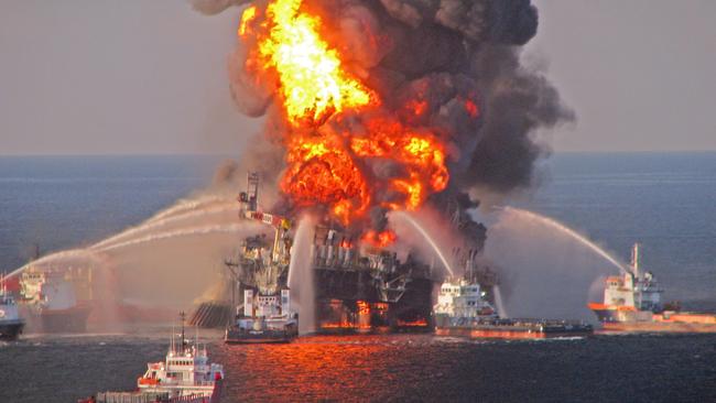 epa04828019 (FILE) A file picture released by the US Coast Guard on 22 April 2010 shows a fire aboard the mobile offshore oil drilling unit Deepwater Horizon, located in the Gulf of Mexico some 80 kilometers southeast of Venice, Louisiana, USA. An explosion on board BP's mobile offshore drilling rig Deepwater Horizon on 20 April 2010 triggered the worst oil spill in US history. Reports on 02 July 2015 state the US government and Gulf States have agreed on a tentative settlement whereby British BP is to pay compensation for damages caused by the Deepwater Horizon oil spill. According to the settlement, BP will pay 18,7 billion USD in damage compensation over a period of 18 years. EPA/US COAST GUARD / HANDOUT HANDOUT EDITORIAL USE ONLY *** Local Caption *** 51549747