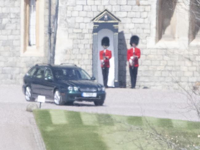 ONE TIME PRINT AND WEB USE FOR MASTHEAD PAPERSGROUP FEES PURCHASEDFEES APPLY, SPLIT ACROSS THOSE WHO PUBLISH. Members of the Royal family leaving Windsor castle. 18 Apr 2021 Pictured: The QueenÃ¢â‚¬â„¢s car leaves Windsor castle Material must be credited 