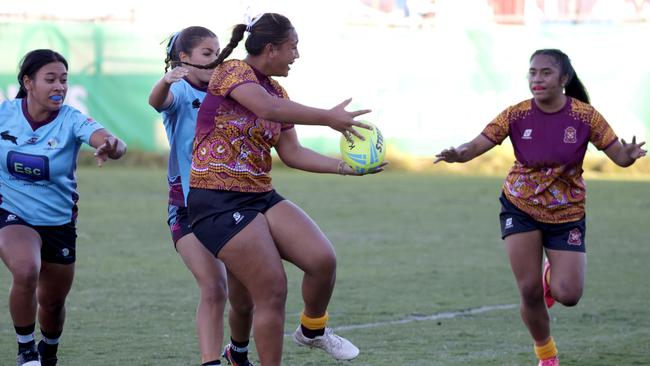 St James v Keebra Park SHS in the Schoolgirl Cup - Photo Steve Pohlner