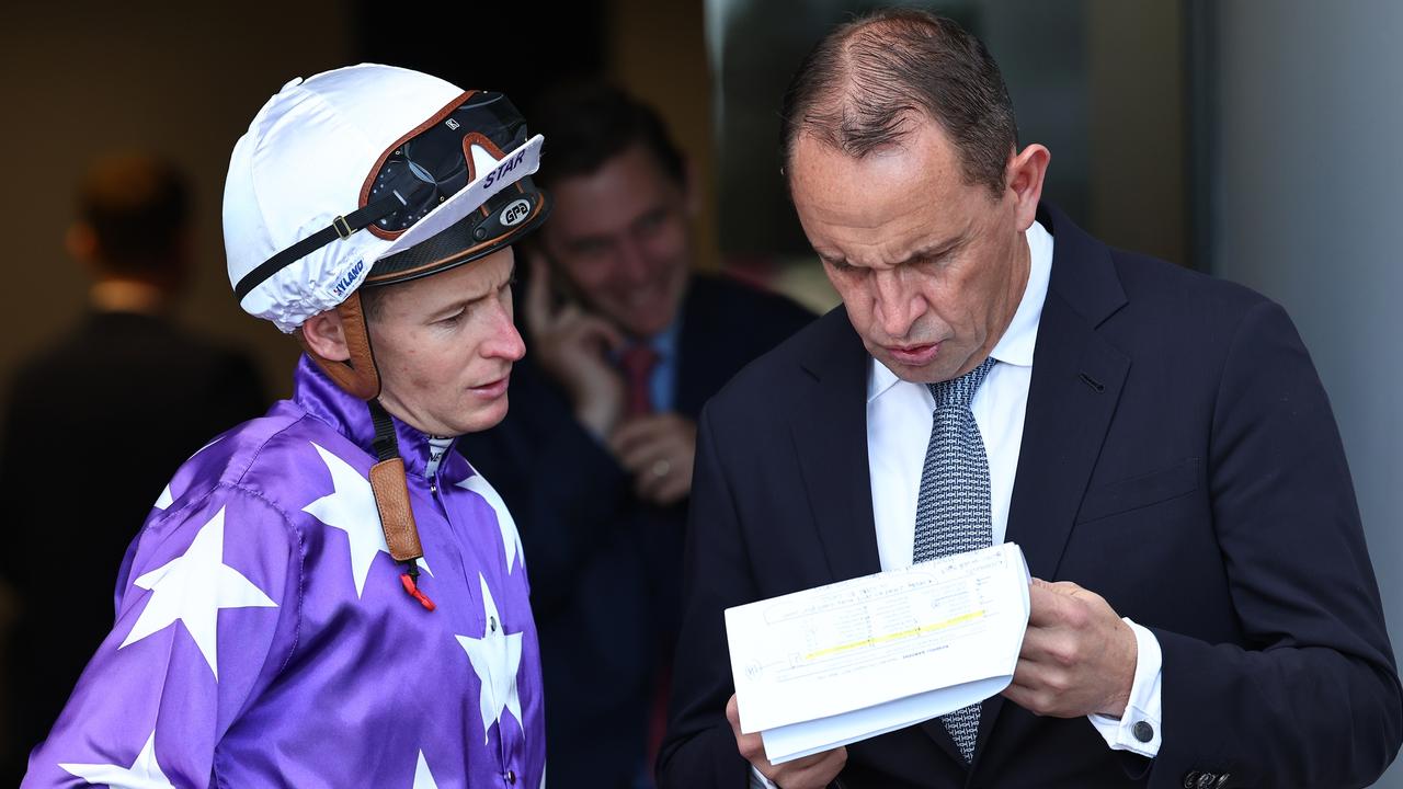 McDonald discussing tactics with Waller. Picture: Jeremy Ng/Getty Images