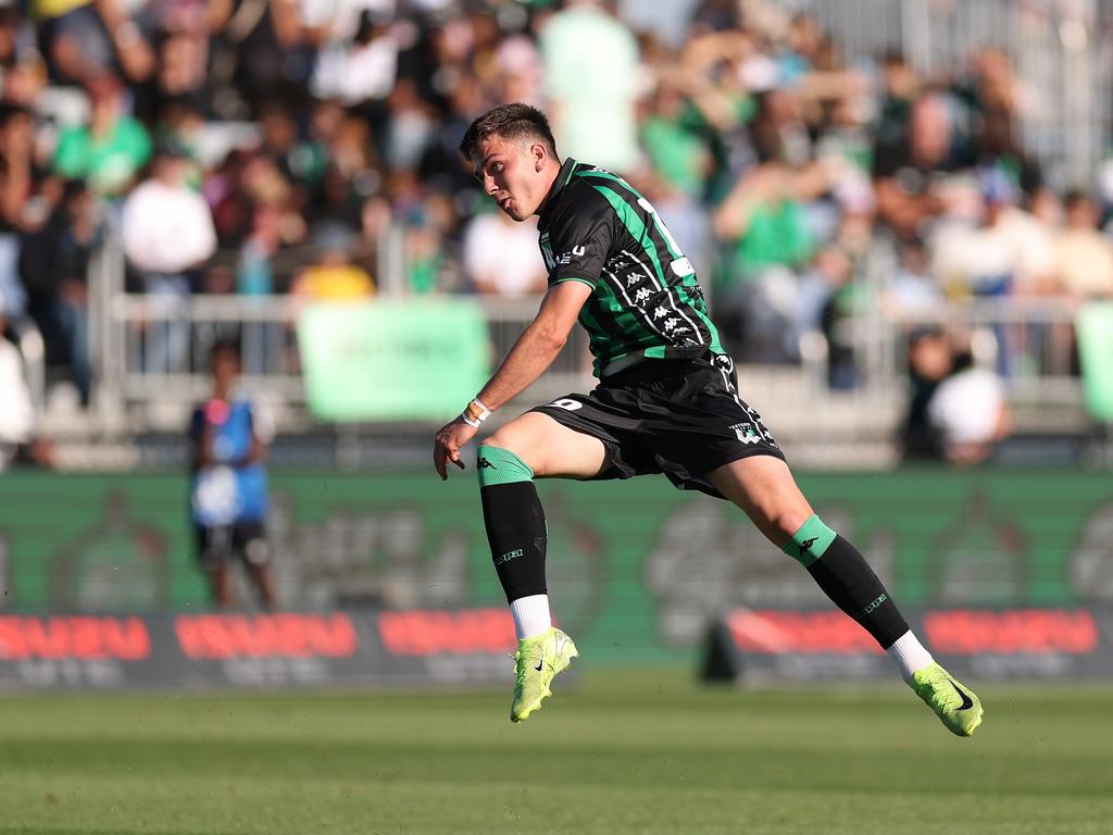 Noah Botic shoot from distance to score his second goal against Newcastle. Picture: Robert Cianflone/Getty Images