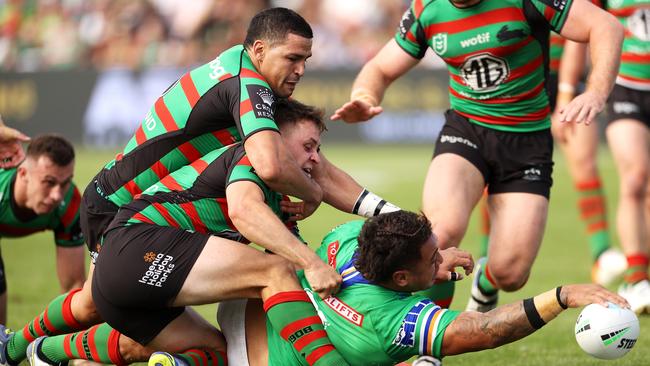 Josh Papalii of the Raiders stretches out to score a try during the round 11 NRL match between the South Sydney Rabbitohs and the Canberra Raiders at APEX Oval, Dubbo on May 22, 2022. (Picture: Mark Kolbe/Getty Images)