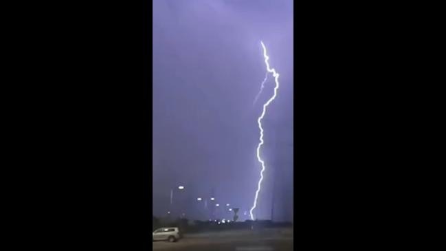 WA driver captures moment lightning strike takes out power | news.com ...