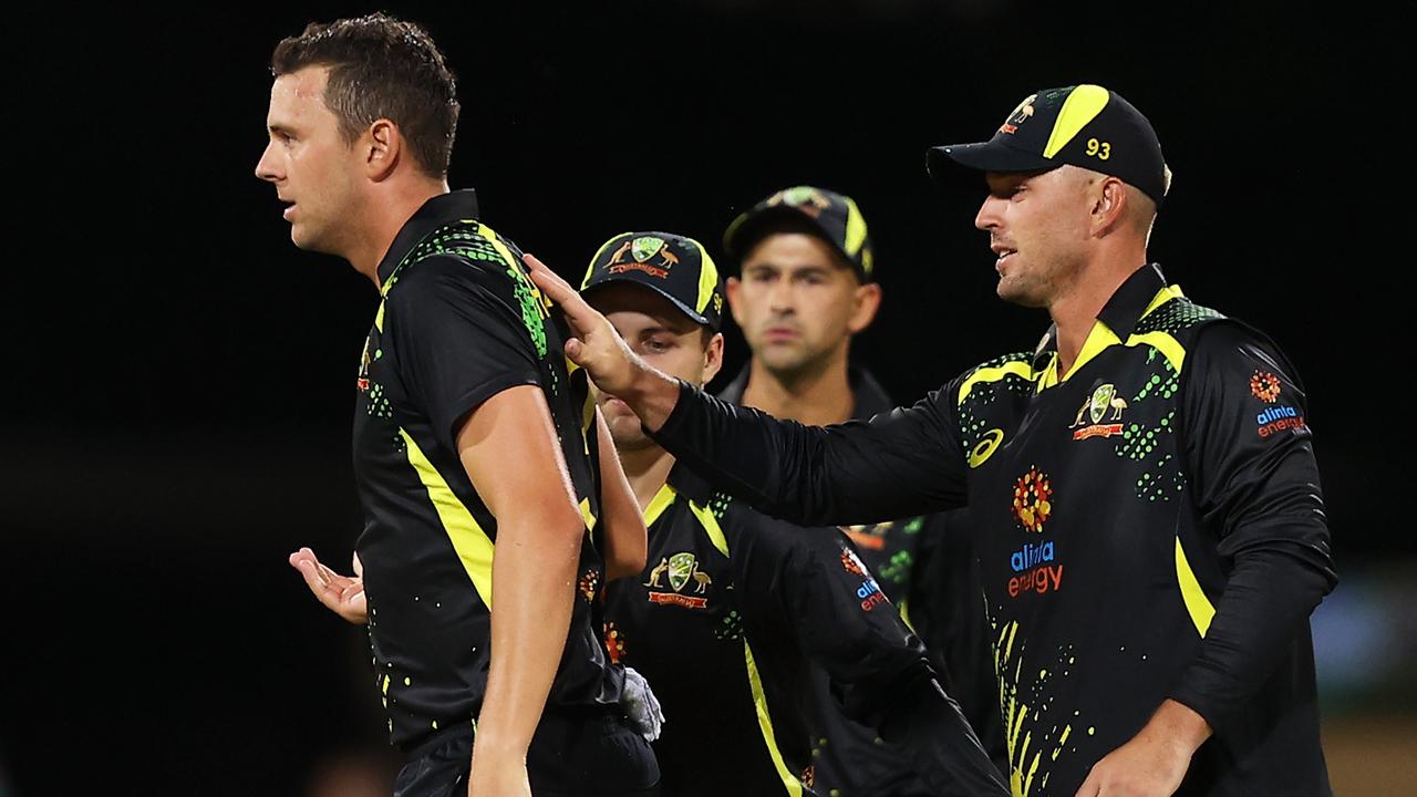 Adam Zampa i Josh Hazlewood dominują w SCG, podkreśla