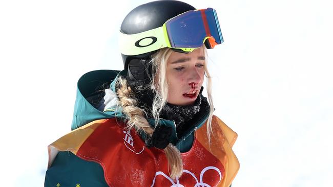 Emily Arthur menabrak setengah pipa snowboard, Chloe Kim menang
