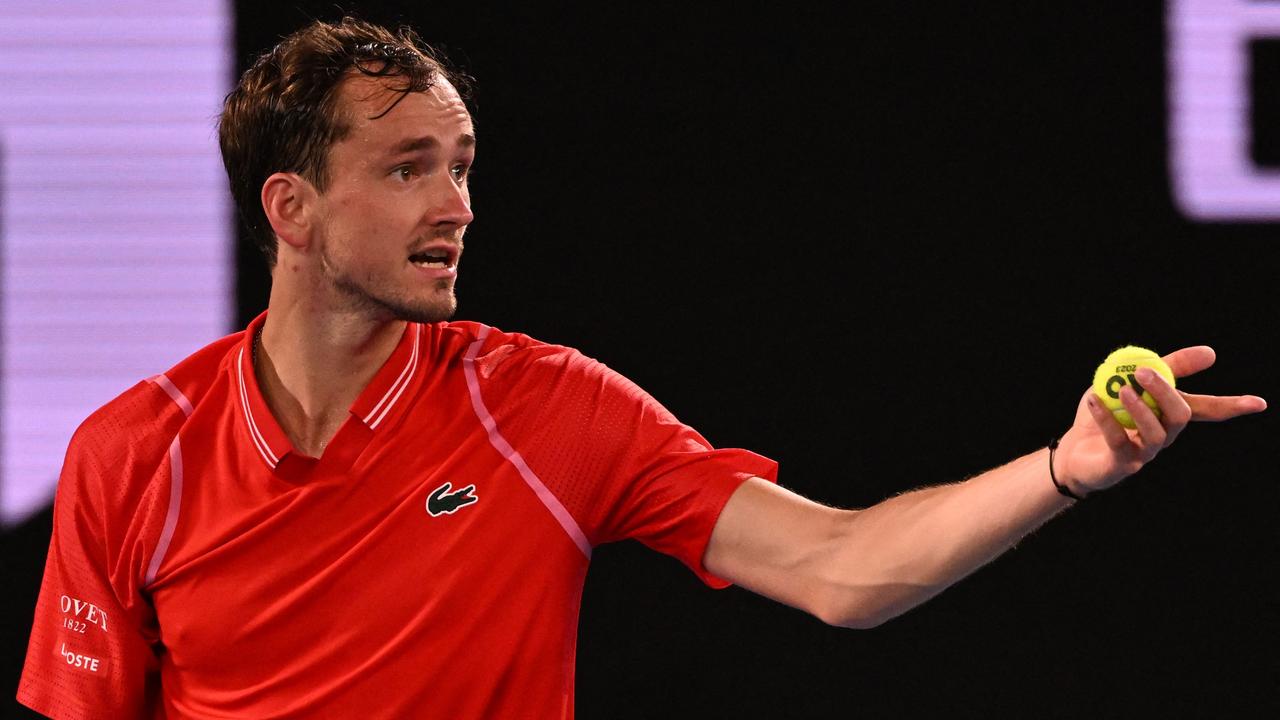 Russia's Daniil Medvedev argues with the umpire. (Photo by WILLIAM WEST / AFP)