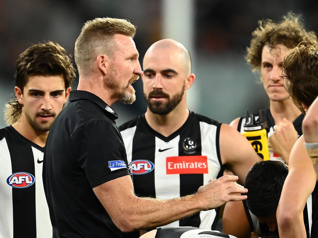 Magpies coach Nathan Buckley talks to his players.