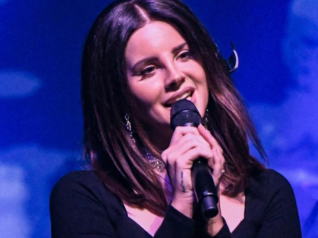 NEW YORK, NY - OCTOBER 23:  Singer Lana Del Rey performs at Terminal 5 on October 23, 2017 in New York City.  (Photo by Mike Coppola/Getty Images)