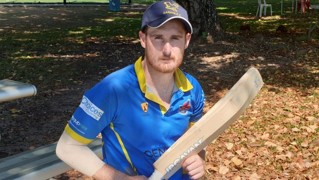 Luke Shelton in the Darwin colours.