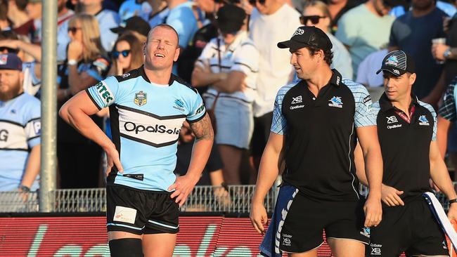 <a capiid="c1e1e8081e4dfffc3251e6219a6d9140" class="capi-video">Clash of Origin hopefuls</a>                     SYDNEY, AUSTRALIA — APRIL 22: Luke Lewis of the Sharks walks off injured during the round seven NRL match between the Cronulla Sharks and the Penrith Panthers at Southern Cross Group Stadium on April 22, 2018 in Sydney, Australia. (Photo by Mark Evans/Getty Images)