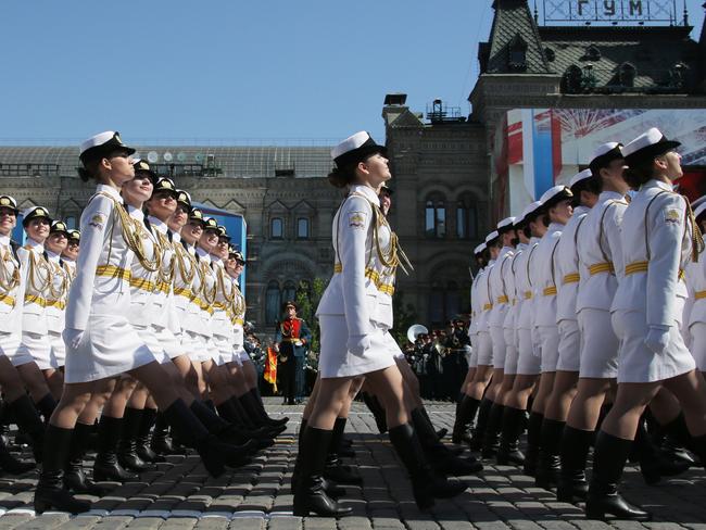 Putin’s female ‘miniskirt army’ marches in Red Square, Moscow for ...