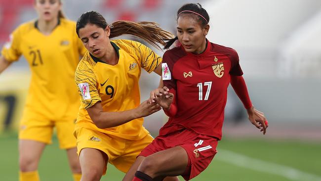 AMMAN, JORDAN - APRIL 17:  Alexandra Chidiac of Australia and Taneekarn Dangda of Thailand in action during the AFC Women's Asian Cup semi final between Australia and Thailand at the King Abdullah II Stadium on April 17, 2018 in Amman, Jordan.  (Photo by Francois Nel/Getty Images)