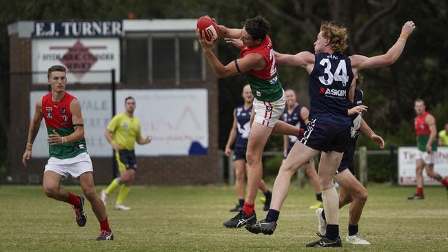 MPNFL: Pines Guy Hendry marks in front of Edithvale-Aspendale defender Andrew Courtney. Picture: Valeriu Campan