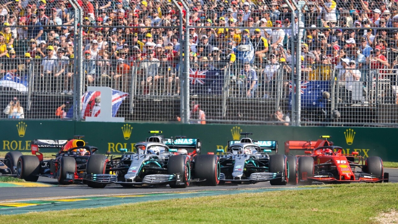 Formula One returns to Melbourne as 120,000 fans attend for day two