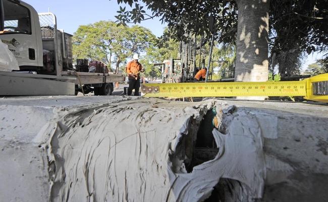 A file photo showing past work on the Lismore levee. Workers are today repairing the levee after three tonnes of material was washed away in heavy rain at the weekend. Picture: Cathy Adams