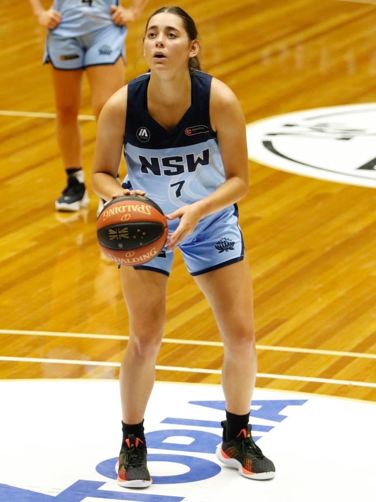 NSW sharpshooter Carla Pitman during the Under-20 National Championships in Geelong. Picture: Jaylee Ismay