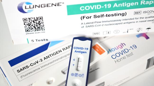 BRISBANE, AUSTRALIA - NewsWire Photos - FEBRUARY 17, 2022.A stock image of a positive result on a Covid-19 Rapid Antigen Test (RAT).Picture: NCA NewsWire / Dan Peled