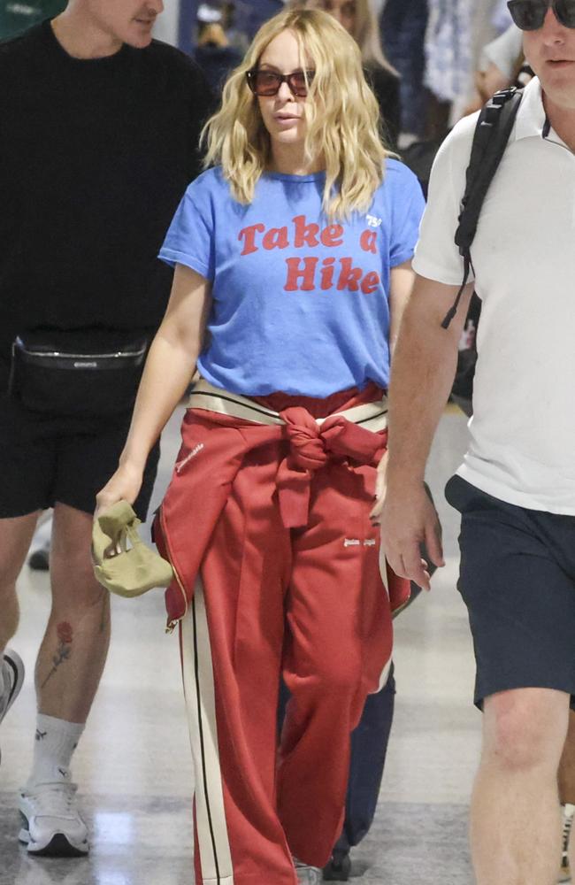 Kylie Minogue flies into Sydney looking casually chic. Picture: Media Mode