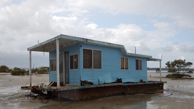 A wrecked house boat. Picture: QLD Government