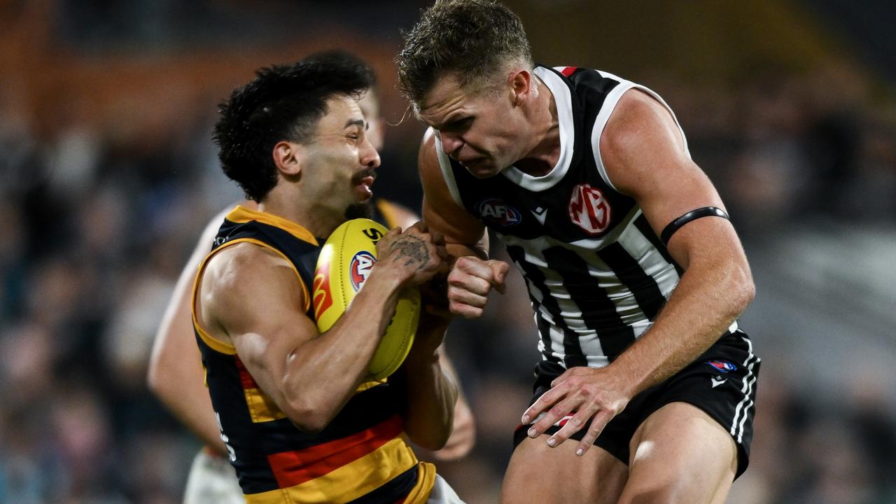 Izak Rankine is knocked out by Dan Houston. Picture: Mark Brake/Getty Images