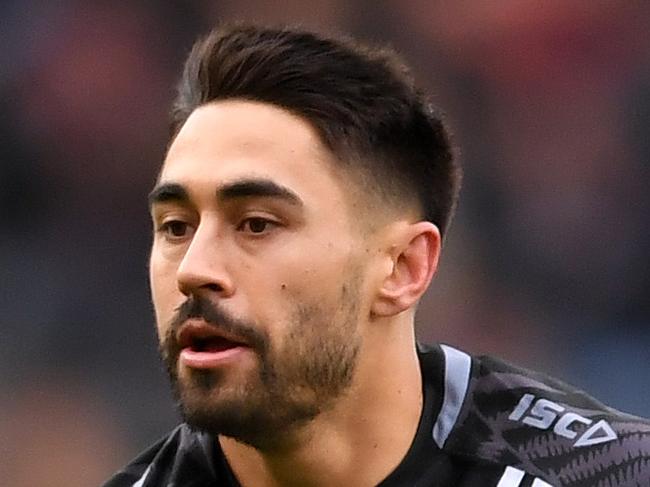 HULL, ENGLAND - OCTOBER 27:  Shaun Johnson of New Zealand breaks away from the tackle of Elliott Whitehead of England  during the International Series match between England and New Zealand at KCOM Stadium on October 27, 2018 in Hull, England.  (Photo by Laurence Griffiths/Getty Images)