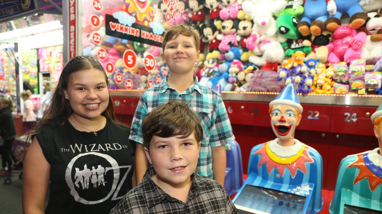 <p>Autumn, Eden and River Taylor try their luck on the laughing clowns at the Warwick Rodeo Mardi Gras on Friday, October 23. Photo Deanna Millard / Daily News</p>