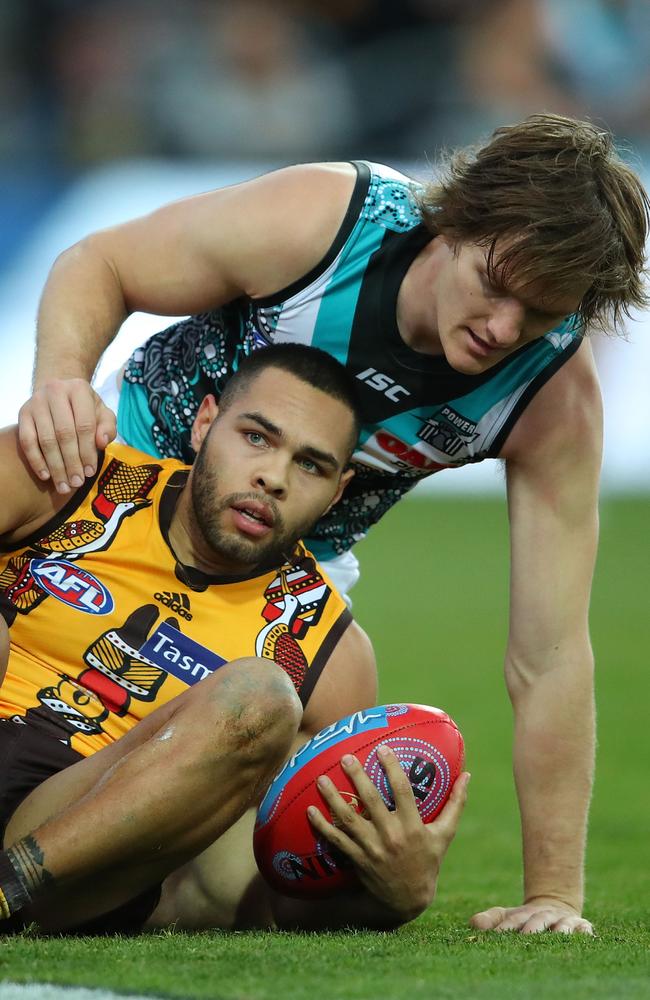 Jared Polec competes with the ball with former Power teammate turned Hawk Jarman Impey. Picture: Scott Barbour/Getty Images