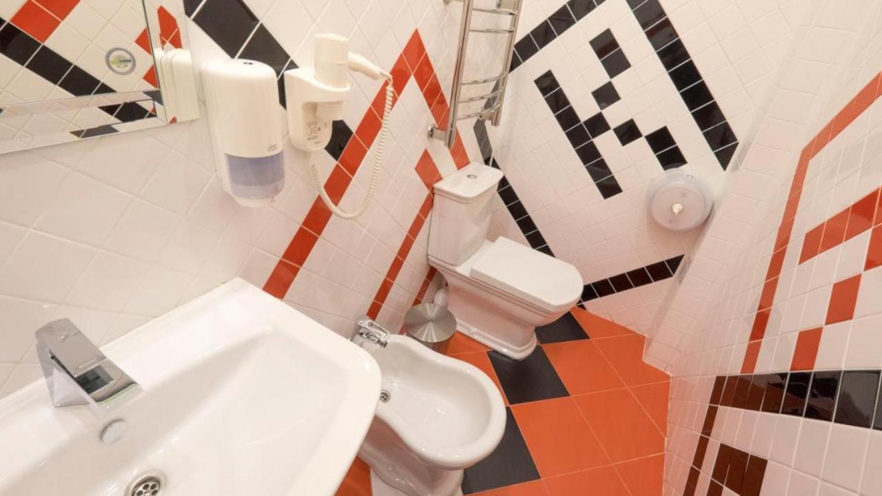 That's quite the tile choice.