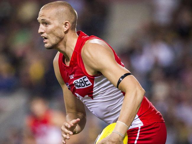 Sam Reid of the Sydney Swans the Round 4 AFL match between the West Coast Eagles and the Sydney Swans at the Domain Stadium in Perth, Thursday, April 13, 2017.(AAP Image/Tony McDonough) NO ARCHIVING, EDITORIAL USE ONLY