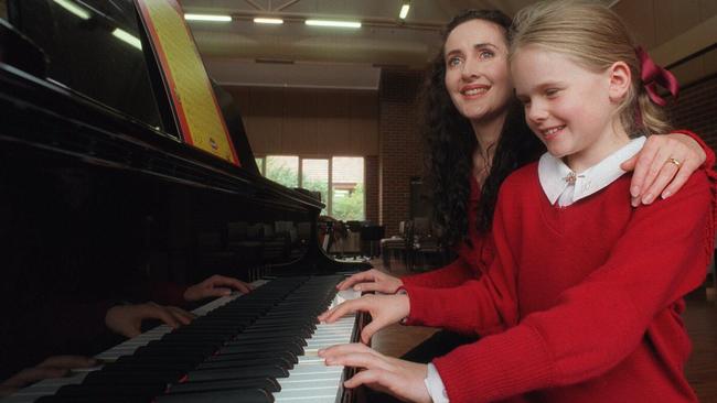 Marina Prior helps launch the Happy Little Vegemites Awards at her old school, Korowa Anglican Girls’ School, with Rebecca Bates, 10, in 1997.