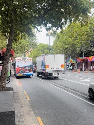 Oxford St traffic going westbound