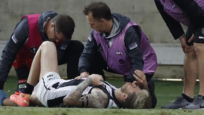 Jeremy Howe gets helped by trainers. Picture: Getty Images)