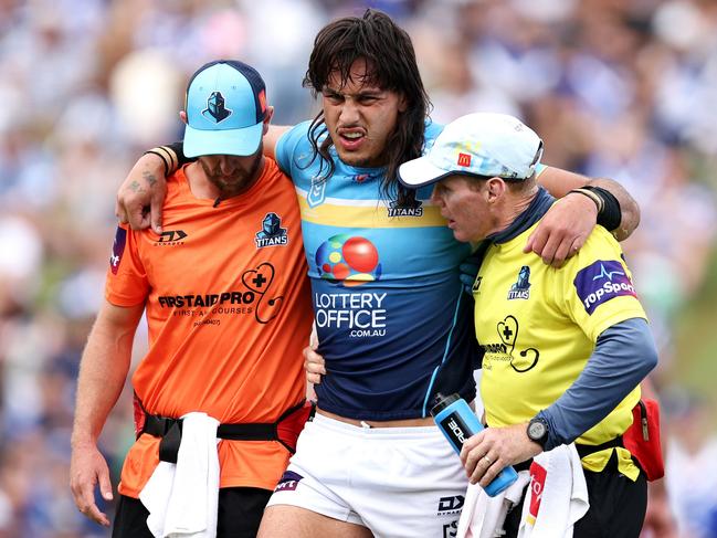 Tino Fa'asuamaleaui has an ACL injury. Picture: Brendon Thorne/Getty Images