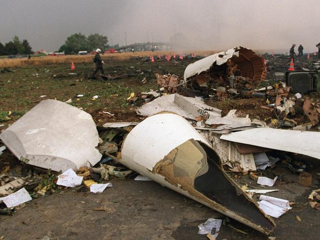 (FILES) A file picture taken on July 26, 2000 in Gonesse, northern Paris, shows part of the nose cone after an Air France Concorde crashed during take-off killing 113 people. A French court found Continental Airlines 'criminally responsible', on December 6, 2010, for the deadly 2000 Concorde crash, ruling it was caused by a piece of metal left on the runway by one of the US carrier's jets.  AFP PHOTO / MINISTERE DE L'INTERIEUR / JOACHIM BERTRAND / SECURITE CIVILE Photo des dÃ©bris de la carlingue du Concorde d'Air France qui s'est Ã©crasÃ© peu aprÃ¨s le dÃ©collage de l'aÃ©roport de Roissy Charles de Gaulle le 25 juillet 2000 Ã  Gonesse. L'accident a provoquÃ© la mort de 113 personnes. (Photo by JOACHIM BERTRAND / MINISTERE DE L'INTERIEUR / AFP)