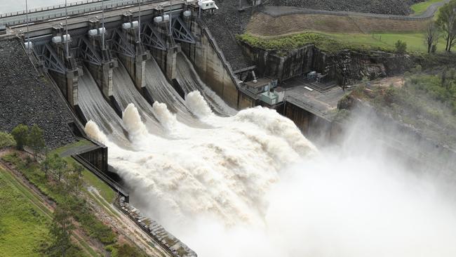 Qld government rejects call to drain dams ahead of triple La Nina