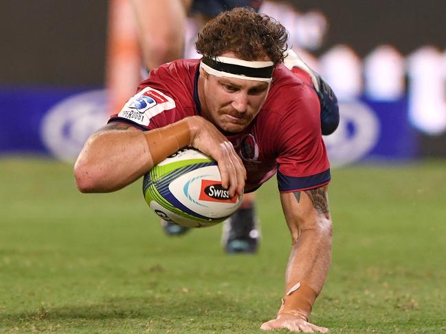 Reds player Scott Higgenbotham scores a try during the Round 6 Super Rugby match between the Queensland Reds and the Hurricanes at Suncorp Stadium in Brisbane, Saturday, April 1, 2017. (AAP Image/Dave Hunt) NO ARCHIVING, EDITORIAL USE ONLY