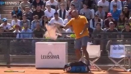 Nick Kyrgios loses it at the Italian Open.