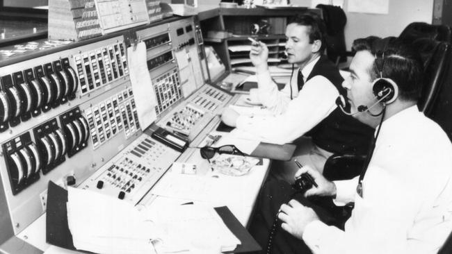 John Saxon and Mike Dinn at the operations console at Honeysuckle Creek in the early 1970s. Image: CSIRO