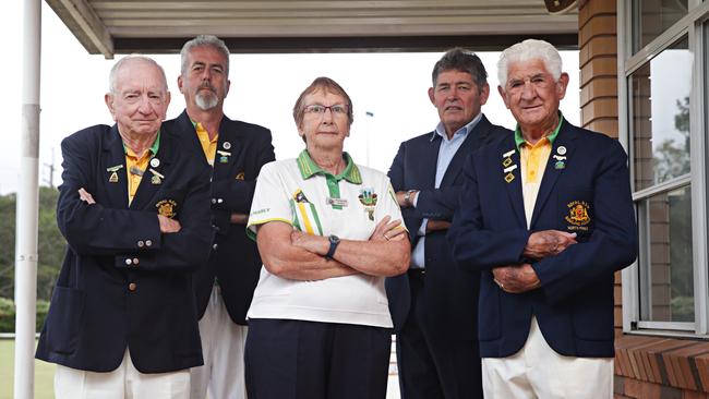 Manly leagues Club CEO Ian Thomson with North Manly bowls members. Picture: Adam Yip.