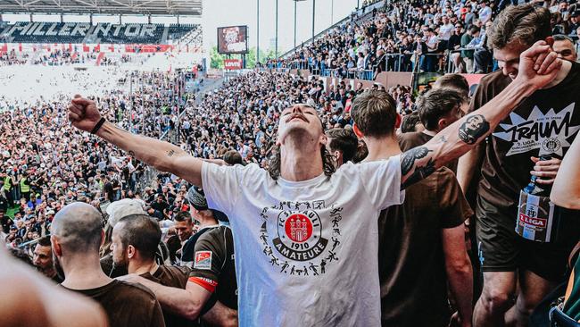 Jackson Irvine celebrates St Pauli promotion